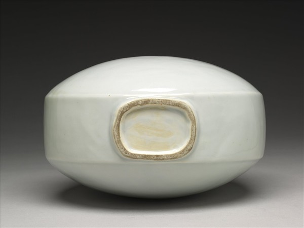 甜白葫蘆形綬帶耳扁壺