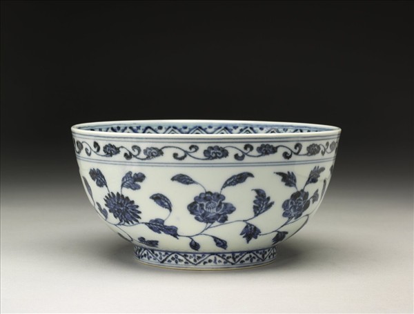 青花四季花卉紋墩子碗