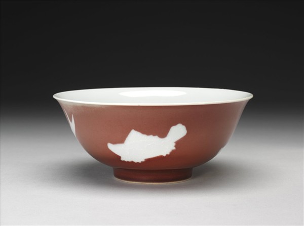 霽紅釉白裡魚紋碗