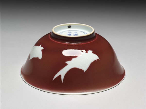 霽紅釉白裡魚紋碗