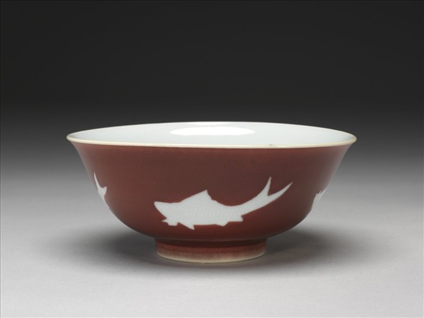 霽紅釉白裡魚紋碗
