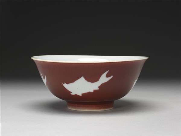 霽紅釉白裡魚紋碗