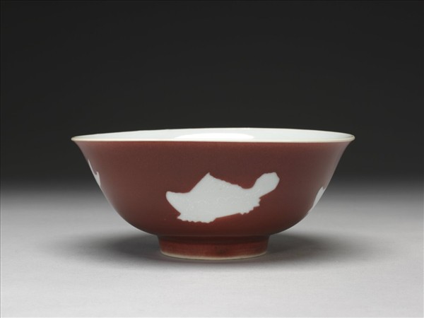 霽紅釉白裡魚紋碗