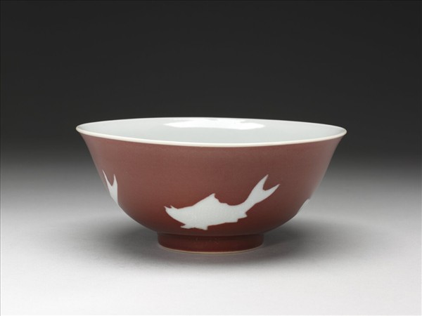 霽紅釉白裡魚紋碗