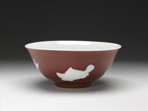 霽紅釉白裡魚紋碗
