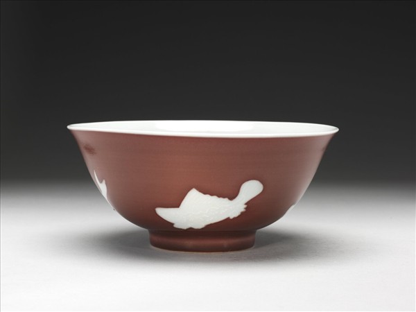 霽紅釉白裡魚紋碗