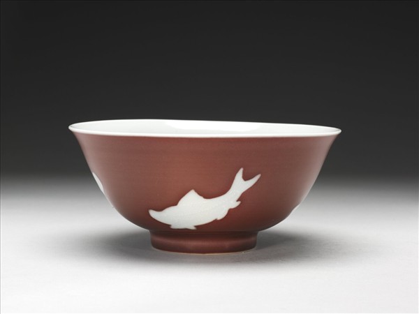 霽紅釉白裡魚紋碗