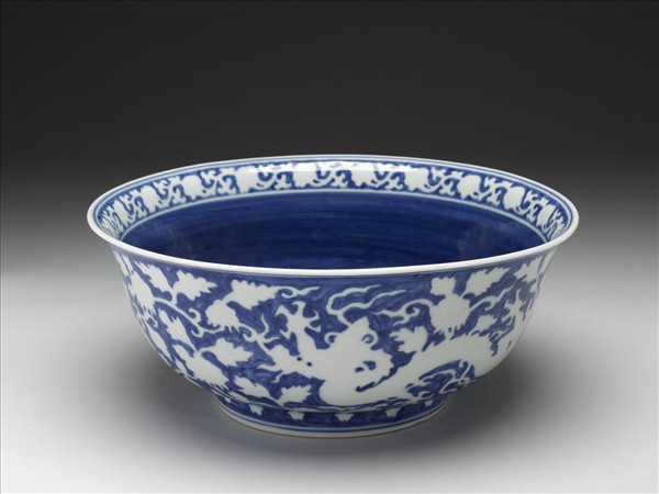 青花白龍番蓮碗