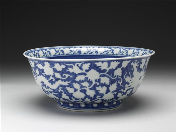 青花白龍番蓮碗