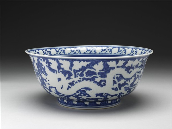 青花白龍番蓮碗