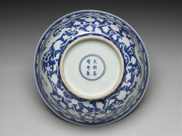 青花白龍番蓮碗