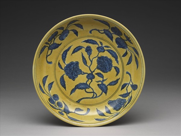 黃地青花花果紋盤