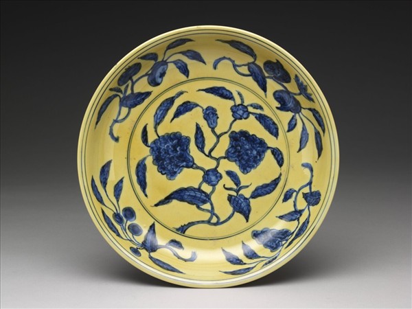 黃地青花花果紋盤