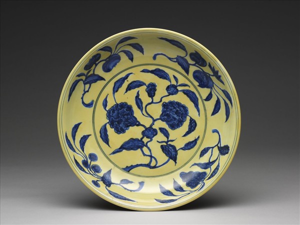 黃地青花花果紋盤