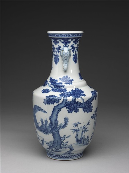 青花孔雀牡丹象耳瓶