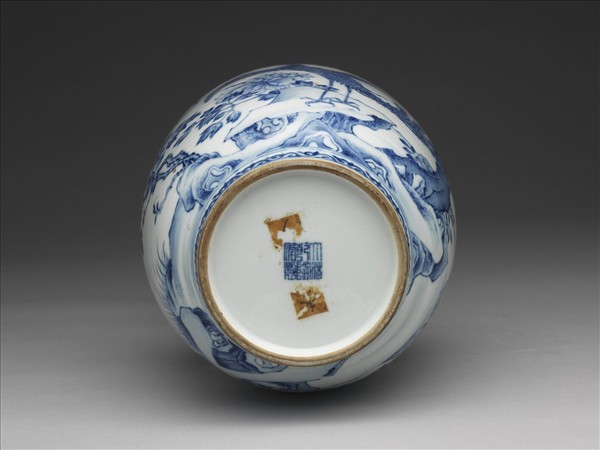 青花孔雀牡丹象耳瓶