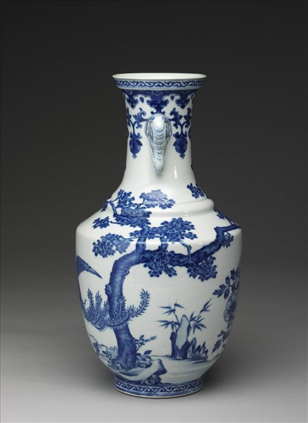 青花孔雀牡丹象耳瓶