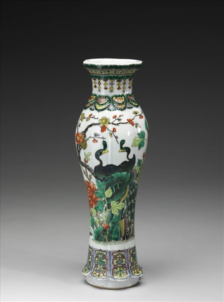 五彩孔雀牡丹花式瓶