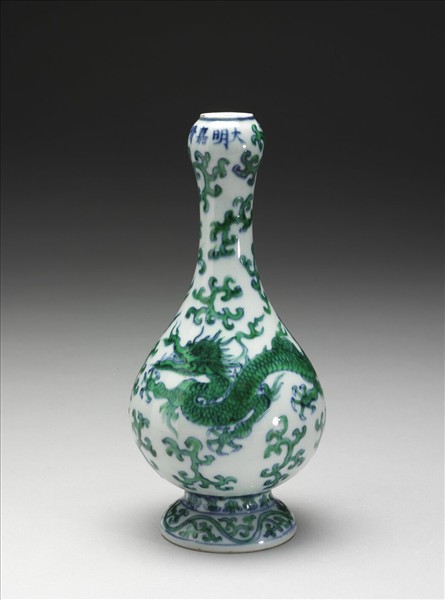 鬥彩雲龍蒜頭瓶