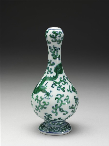 鬥彩雲龍蒜頭瓶