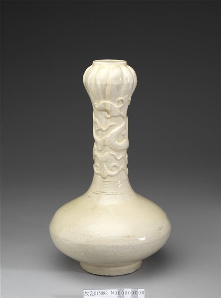 白釉蟠龍蒜頭瓶