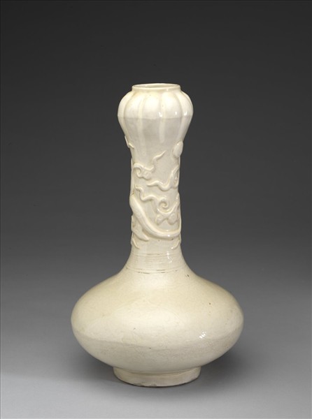 白釉蟠龍蒜頭瓶