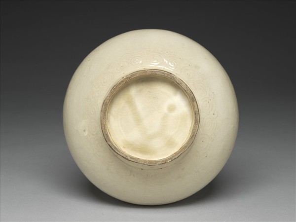 白釉蟠龍蒜頭瓶