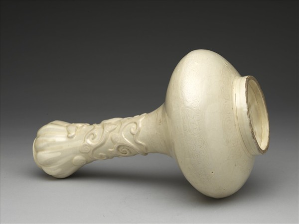 白釉蟠龍蒜頭瓶