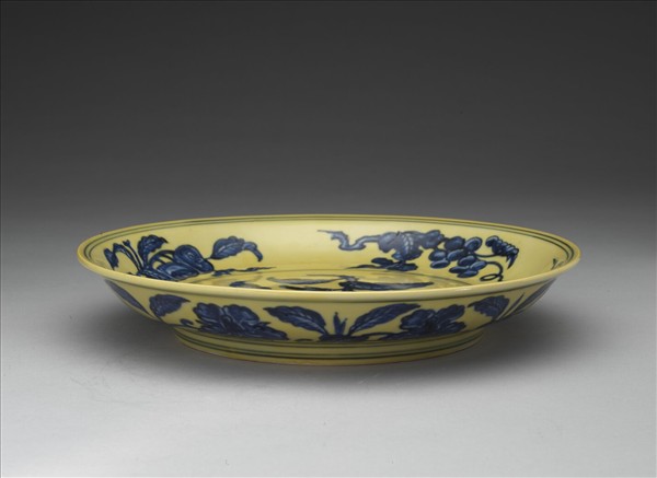 黃地青花花果紋盤