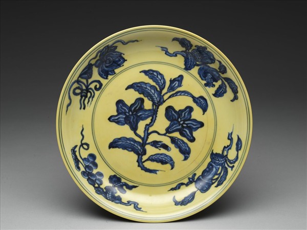 黃地青花花果紋盤