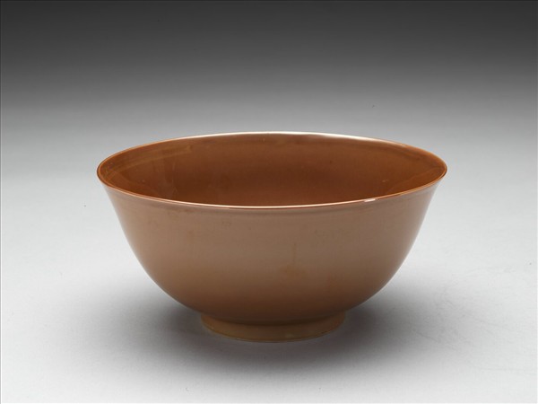 明 嘉靖 醬釉撇口碗