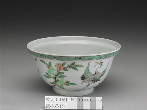 五彩鶴桃紋碗
