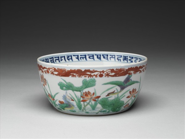 鬥彩蓮塘鴛鴦紋碗