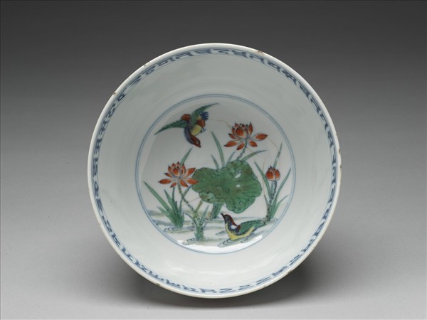 鬥彩蓮塘鴛鴦紋碗