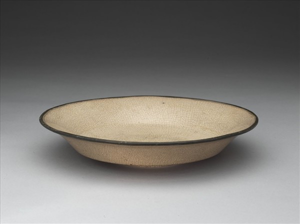 米黃釉折腰式盤