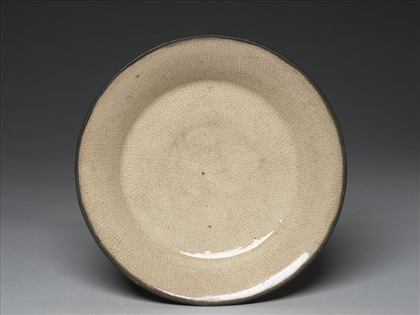 米黃釉折腰式盤