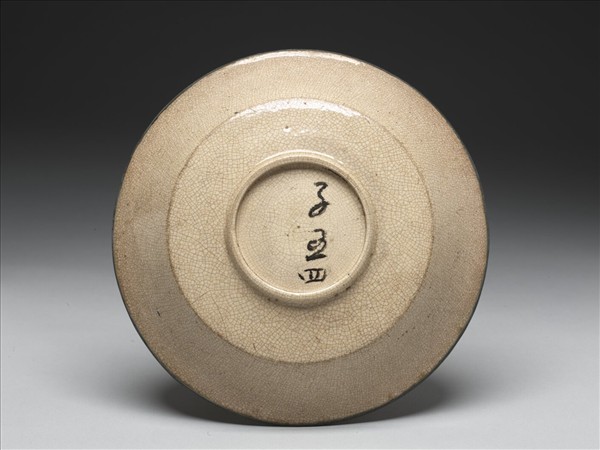 米黃釉折腰式盤