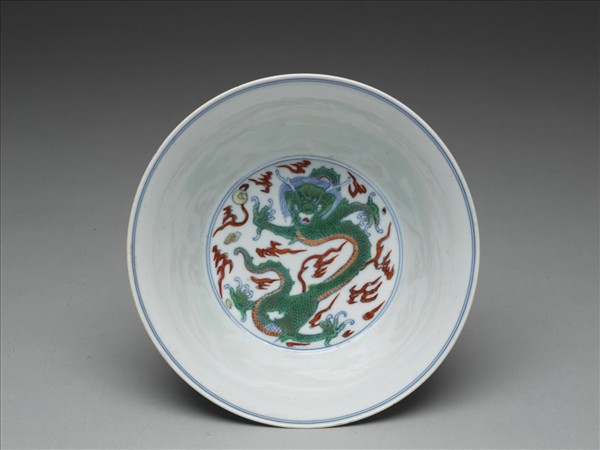 鬥彩雲龍紋碗