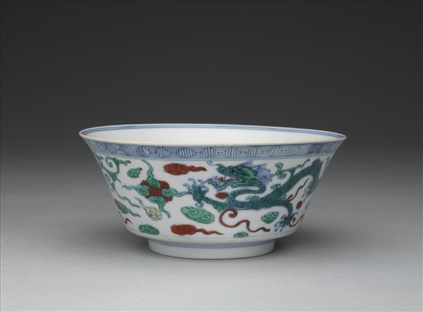 鬥彩雲龍紋碗