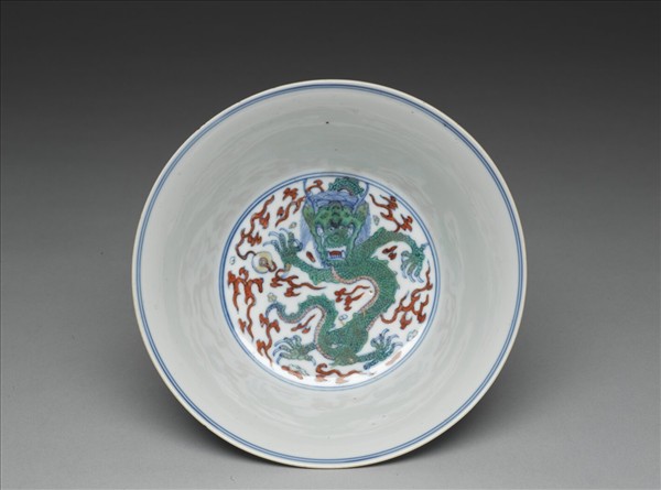 鬥彩雲龍紋碗