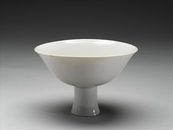 甜白釉高足碗
