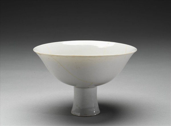甜白釉高足碗