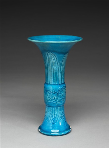 孔雀綠釉靈芝紋觚