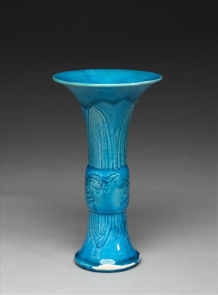 孔雀綠釉靈芝紋觚