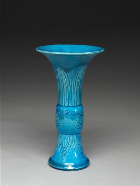 孔雀綠釉靈芝紋觚