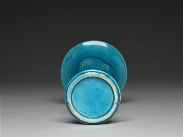 孔雀綠釉靈芝紋觚