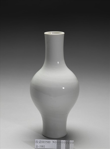 甜白劃花花卉紋橄欖瓶