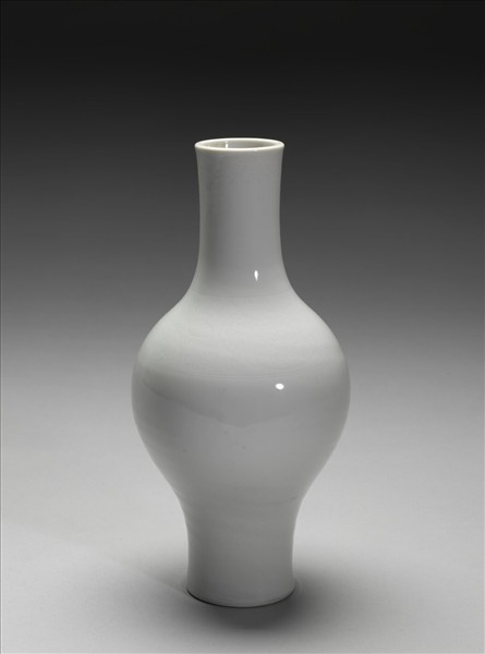 甜白劃花花卉紋橄欖瓶