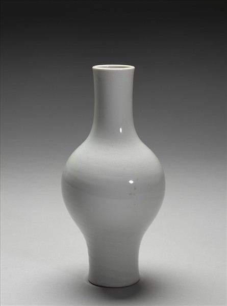 甜白劃花花卉紋橄欖瓶