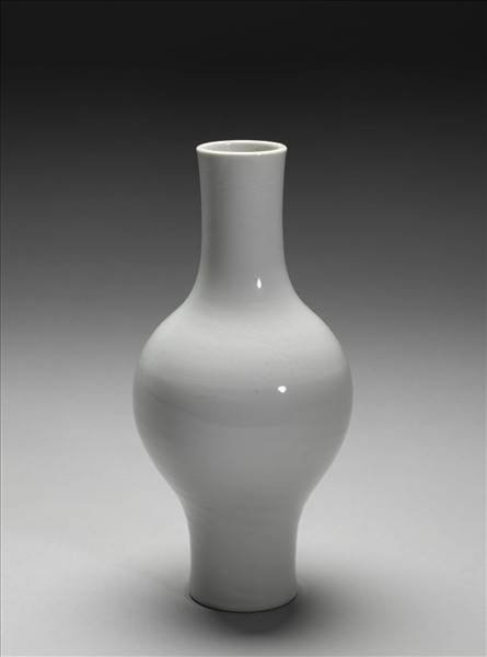 甜白劃花花卉紋橄欖瓶